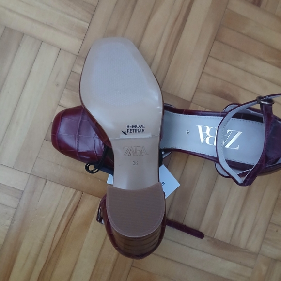 Zara Women's Deep Red Croc-Embossed Heels.Size 8(37.5) - Picture 6 of 7